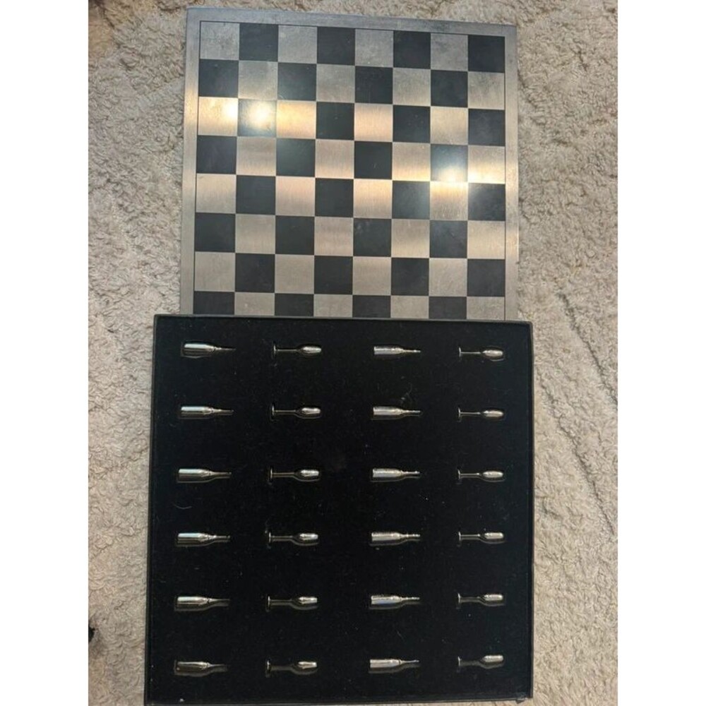 Unique Champagne Checker Magnetic Set